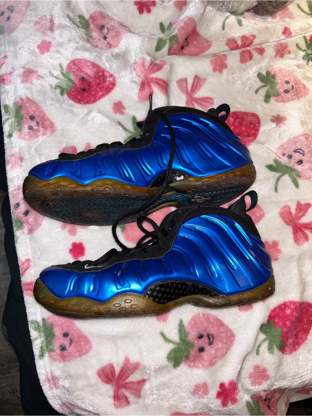 Nike Men’s Metallic Blue Foamposite-Style Sneakers with Black Trim